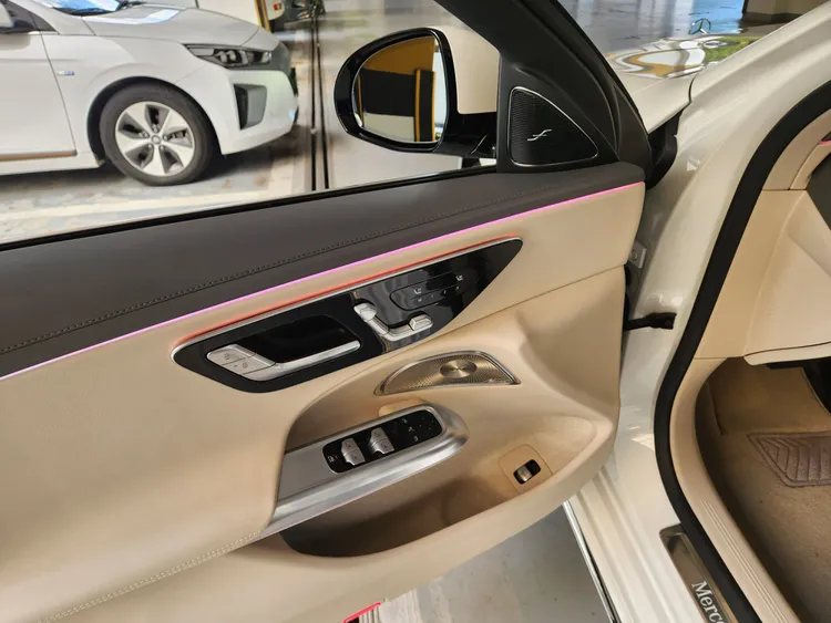 Mercedes E-Class (W214) 19