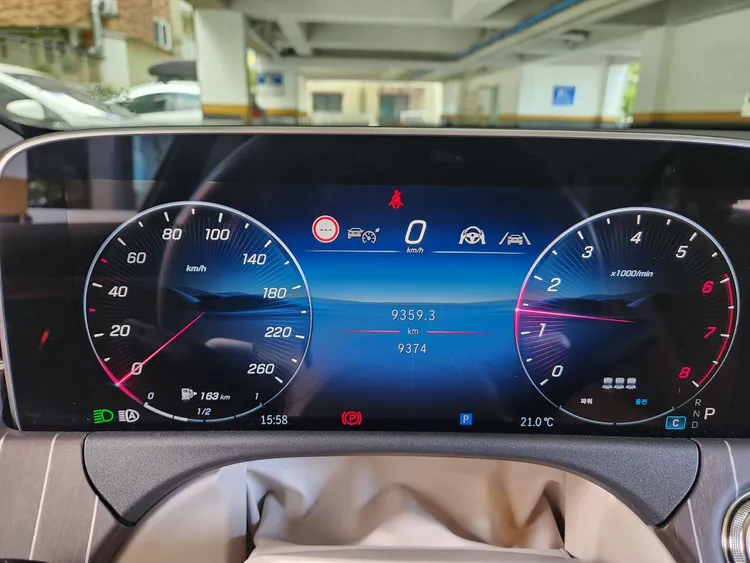 Mercedes E-Class (W214) 14