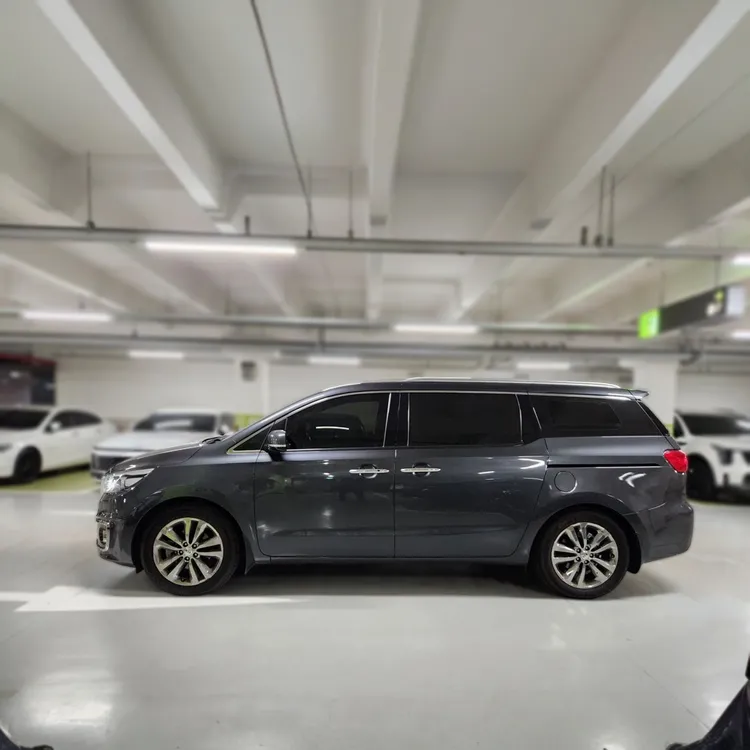 Kia Carnival 9