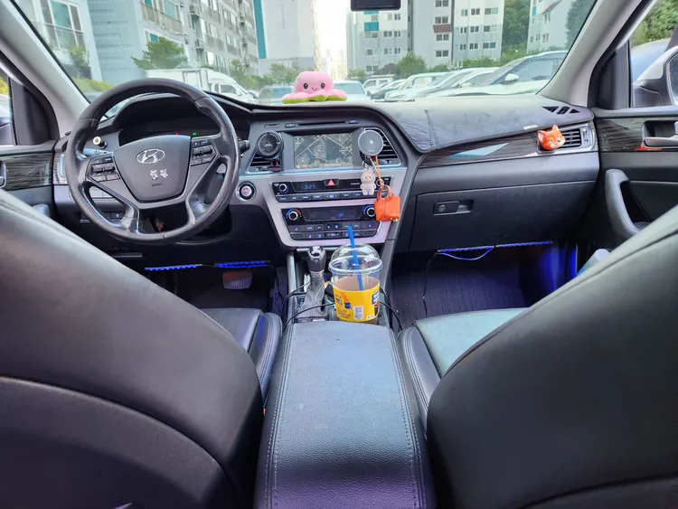Hyundai LF Sonata 12