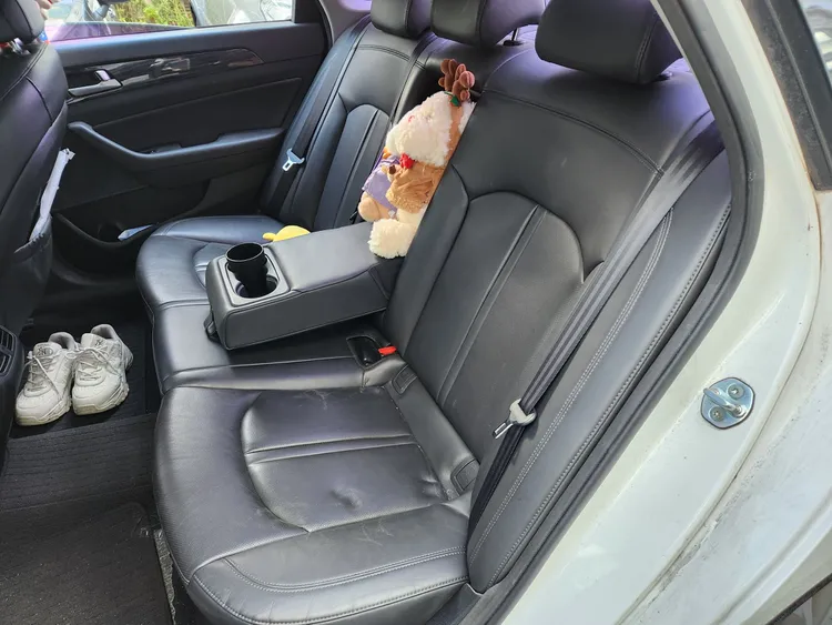 Hyundai LF Sonata 10