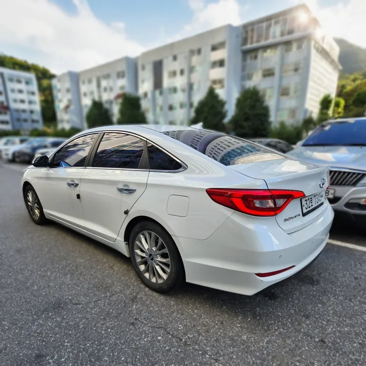 Hyundai LF Sonata 5