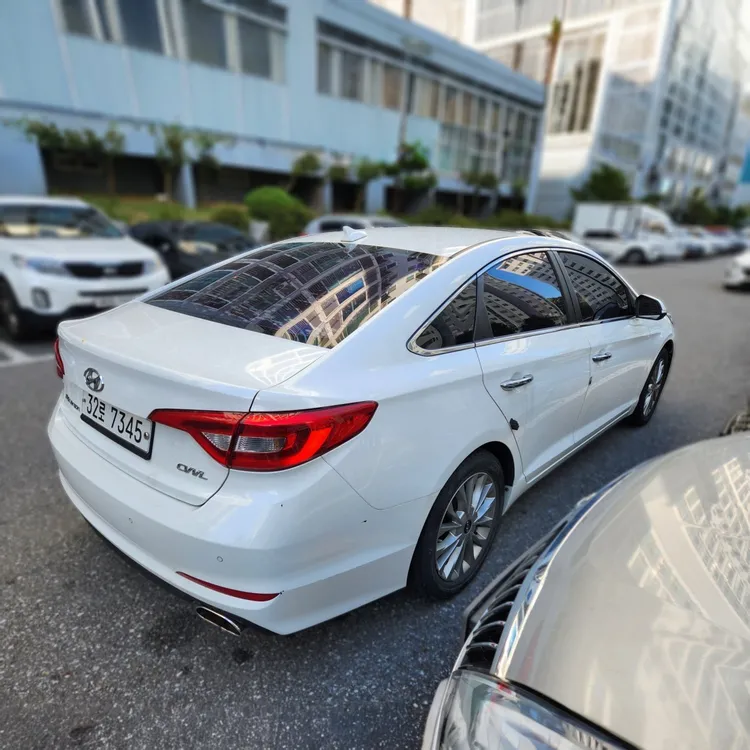 Hyundai LF Sonata 6