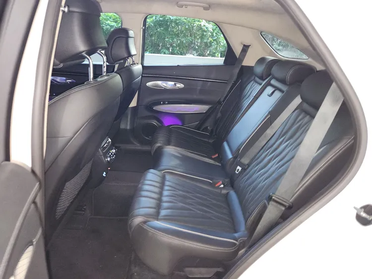 Genesis GV70 16
