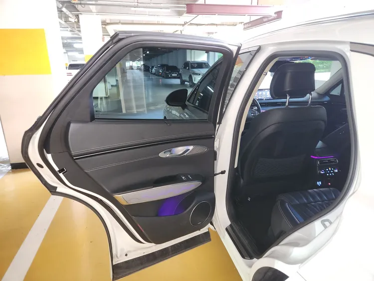 Genesis GV70 17