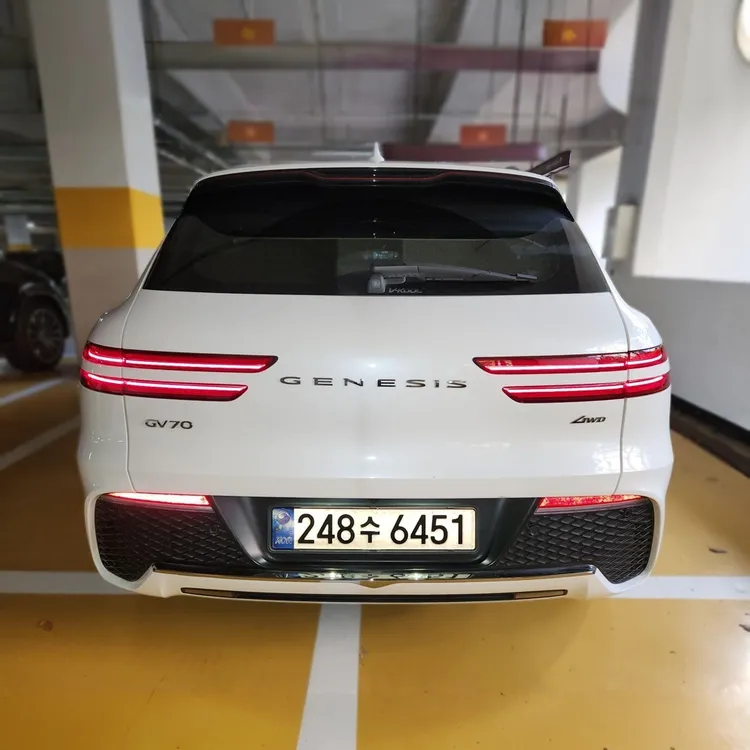 Genesis GV70 4