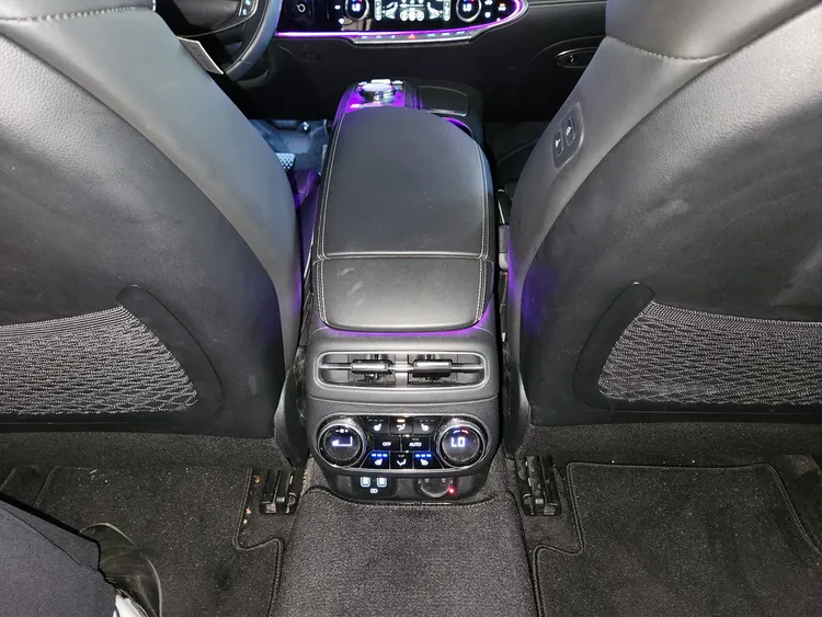 Genesis GV70 33