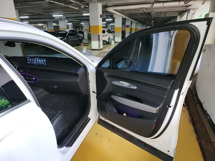 Genesis GV70 13