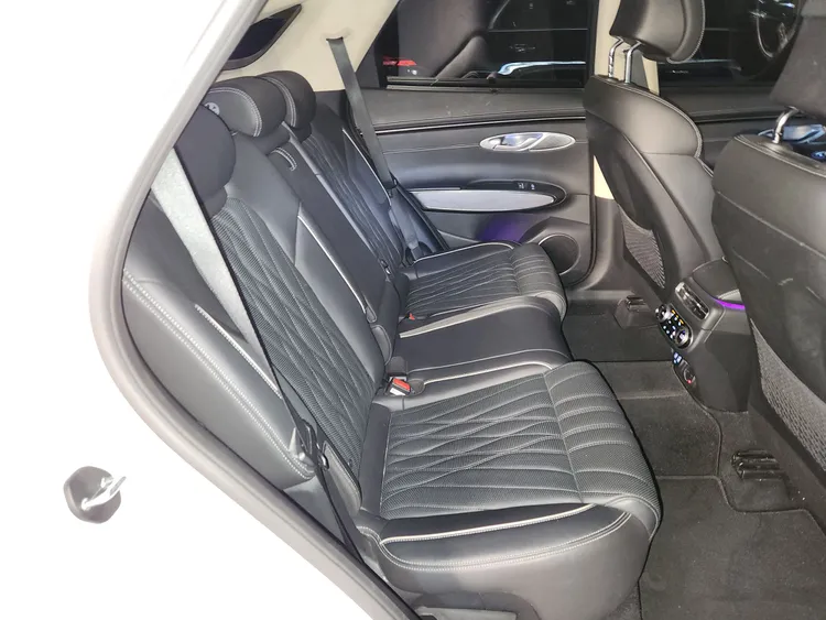 Genesis GV70 14