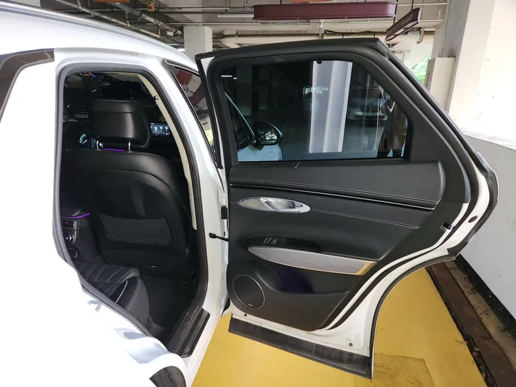 Genesis GV70 15