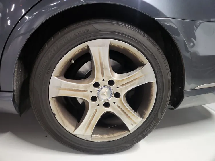Mercedes E-Class (W212) 32