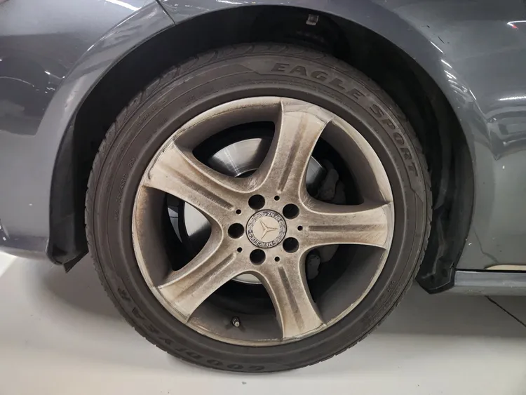 Mercedes E-Class (W212) 33