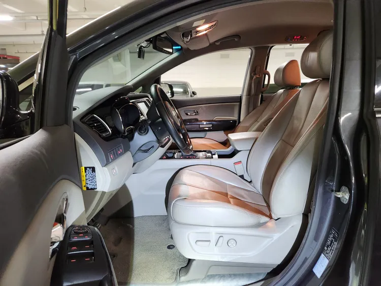 Kia Carnival 25