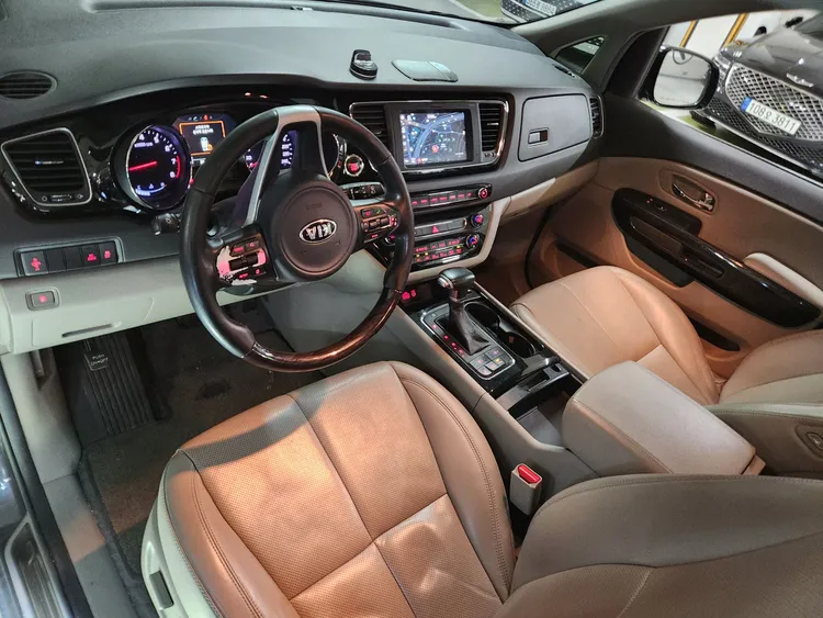 Kia Carnival 26