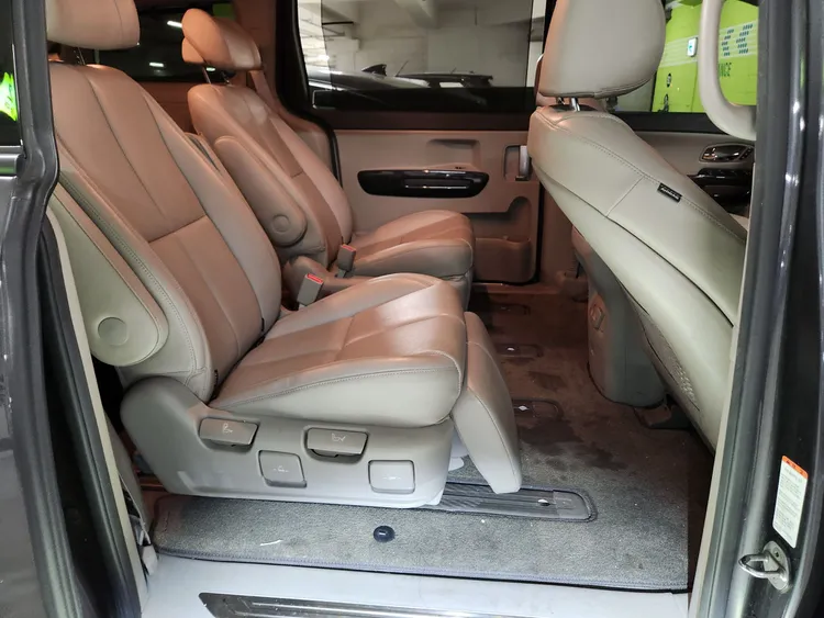 Kia Carnival 21