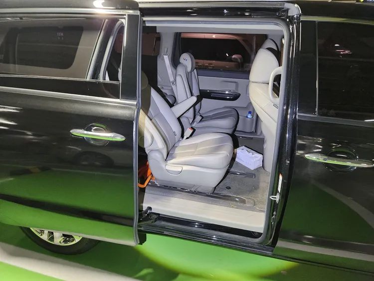 Kia Carnival 20