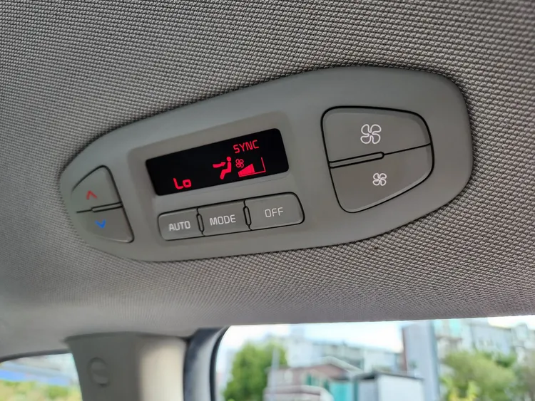 Kia Carnival 35