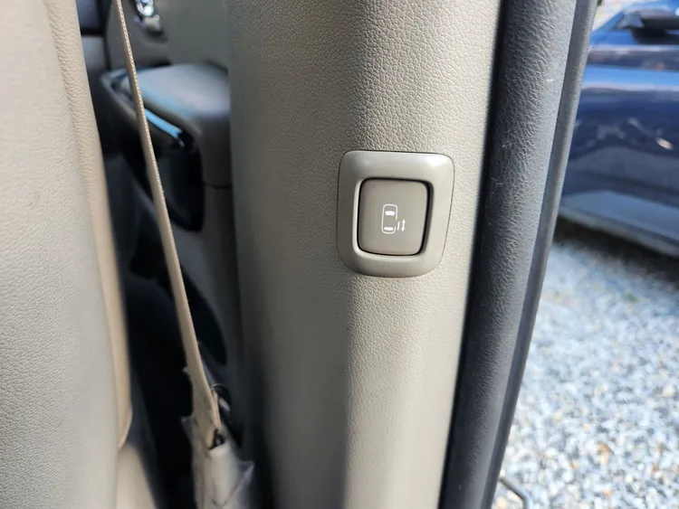 Kia Carnival 34