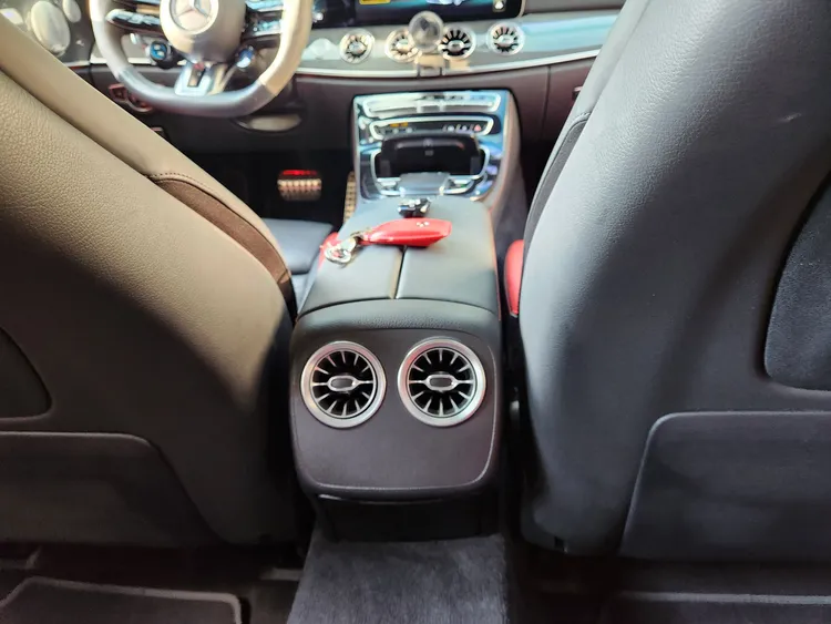 Mercedes E-Class (W213) 30