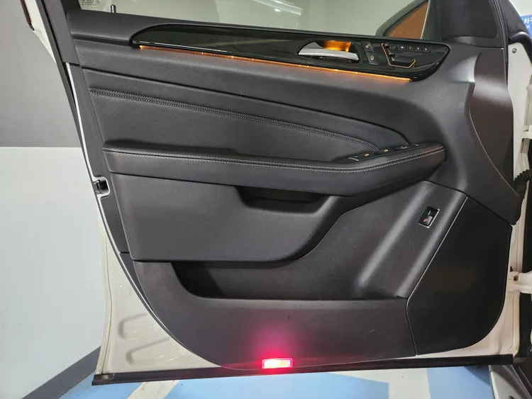 Mercedes M-Class (W166) 26