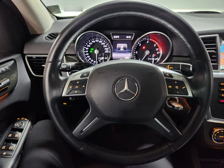 Mercedes M-Class (W166) 17