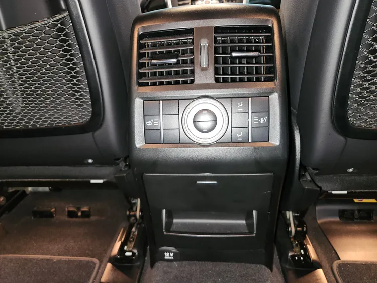 Mercedes M-Class (W166) 24