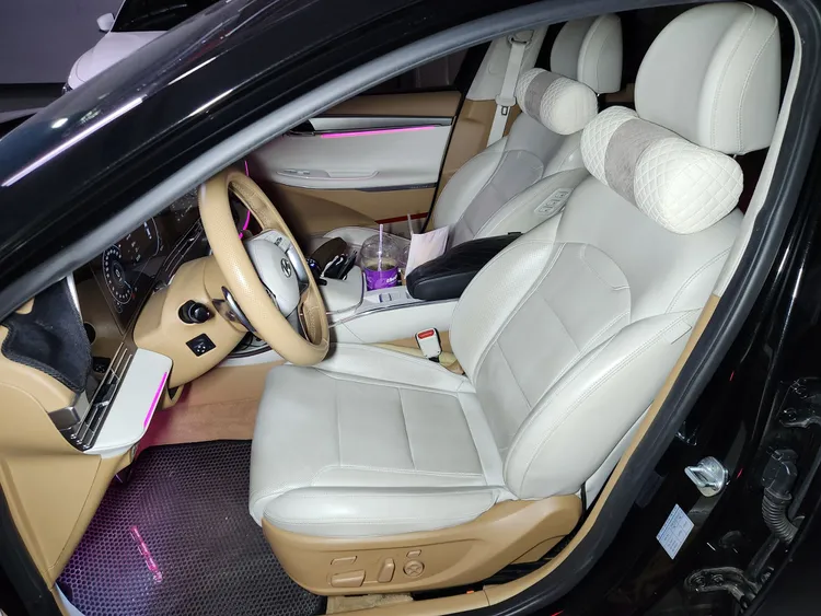 Hyundai Grandeur IG 12