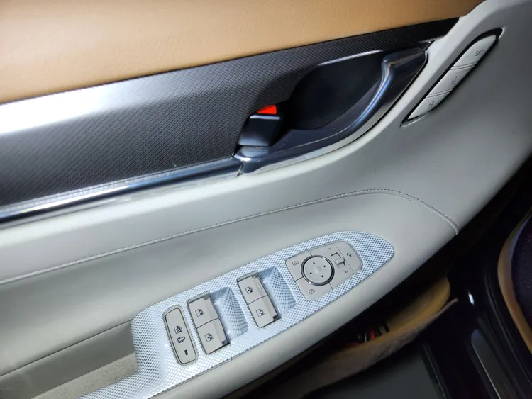 Hyundai Grandeur IG 26