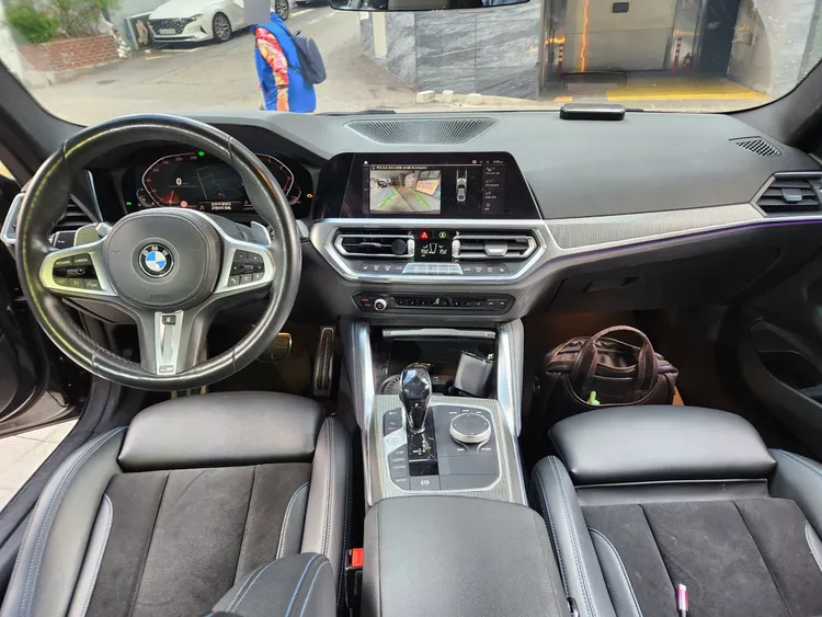 BMW 4 Series (G22) 11