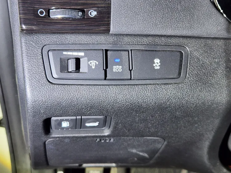 Hyundai YF Sonata 17