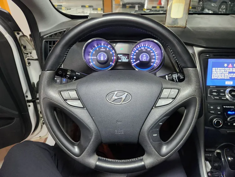 Hyundai YF Sonata 14