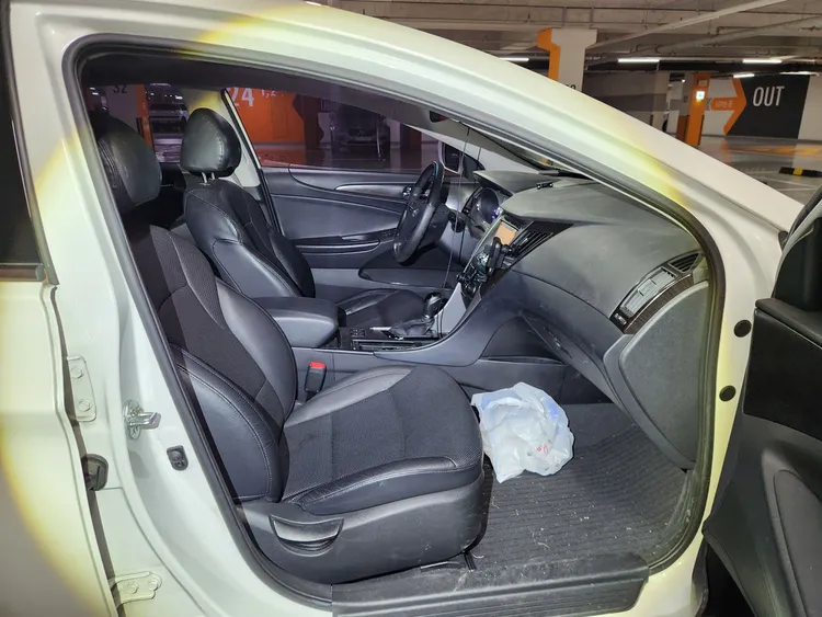 Hyundai YF Sonata 10