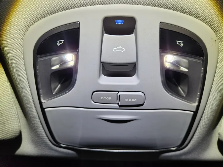 Hyundai YF Sonata 23