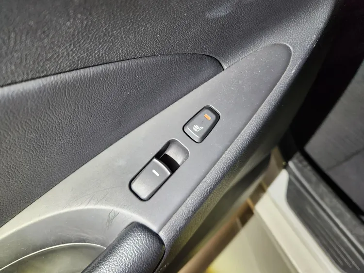 Hyundai YF Sonata 24