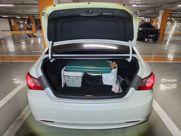 Hyundai YF Sonata 6