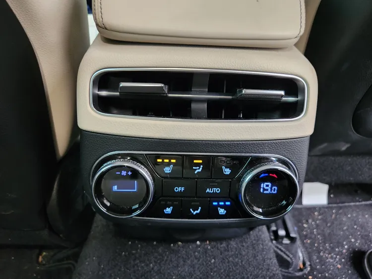 Genesis GV70 17