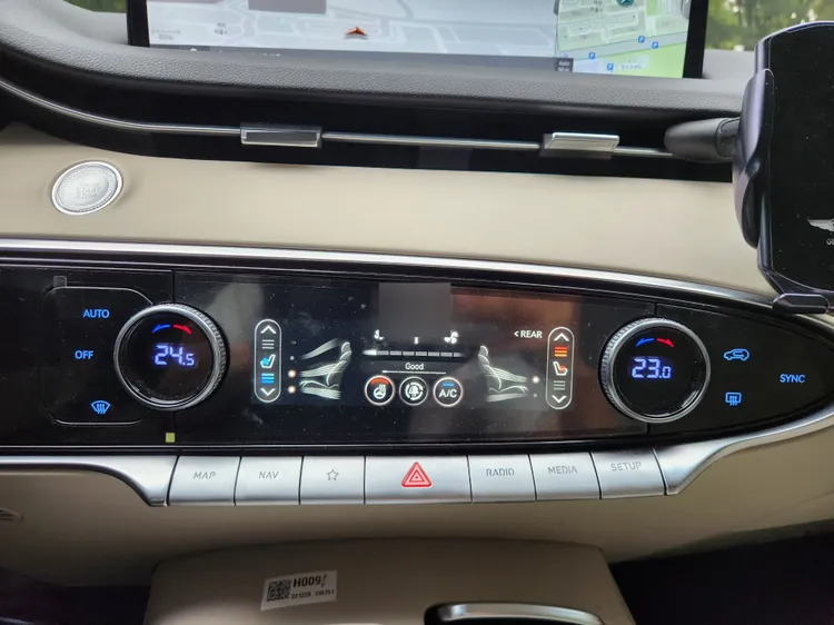 Genesis GV70 12