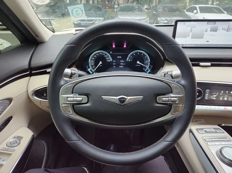 Genesis GV70 15