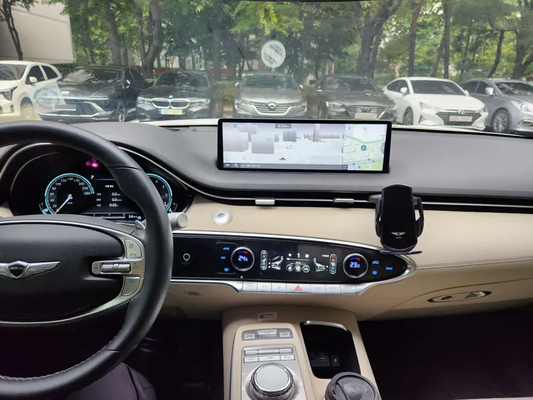 Genesis GV70 11