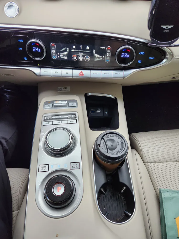 Genesis GV70 13