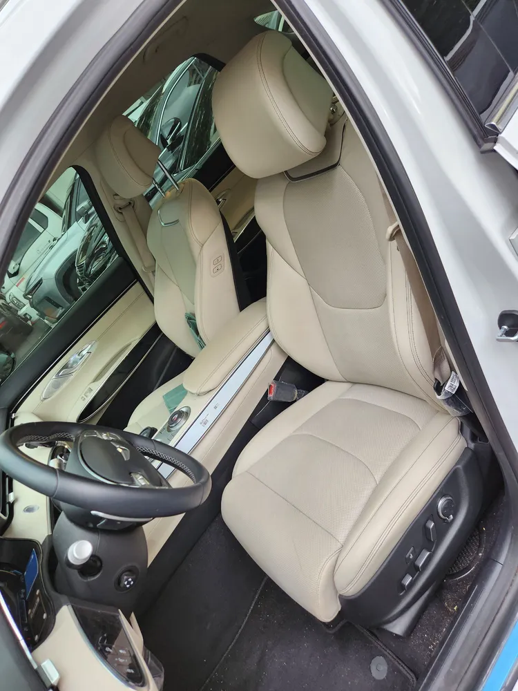 Genesis GV70 6