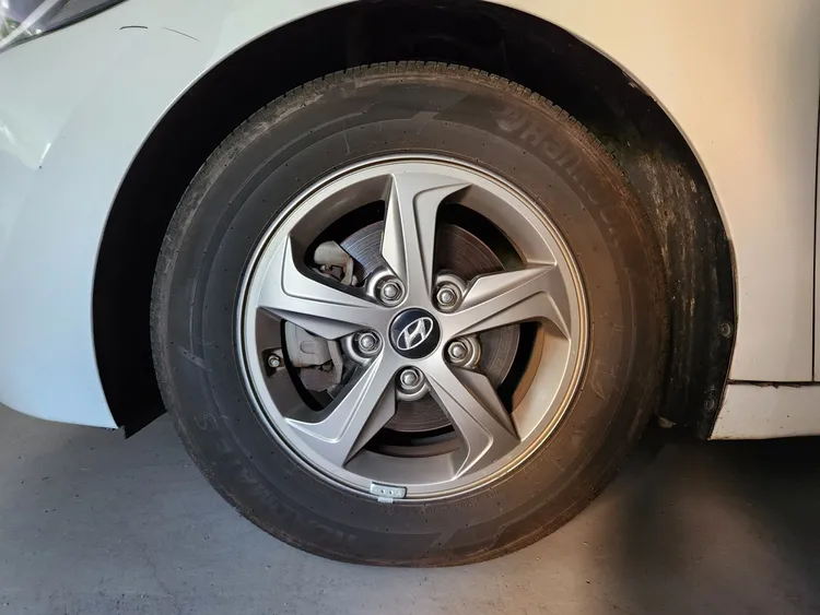 Hyundai Avante AD 35