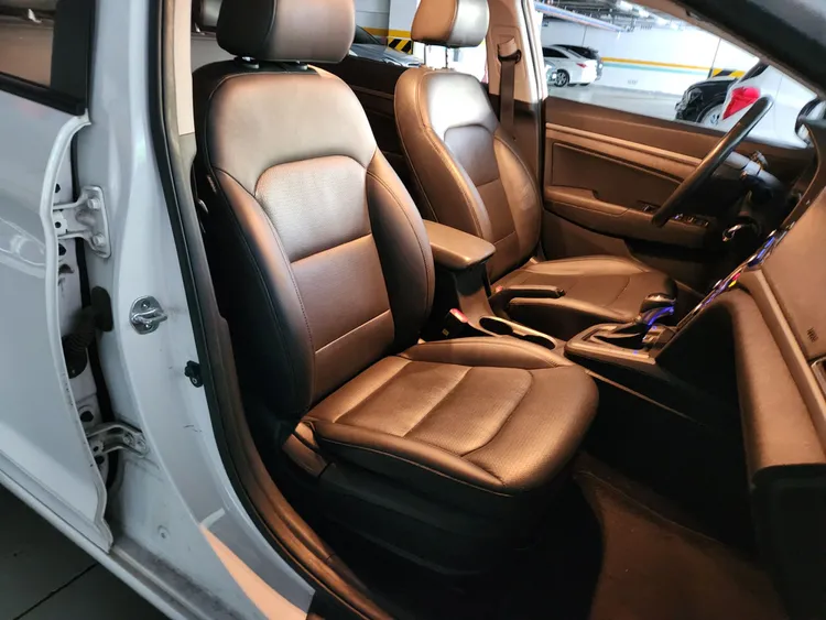 Hyundai Avante AD 6