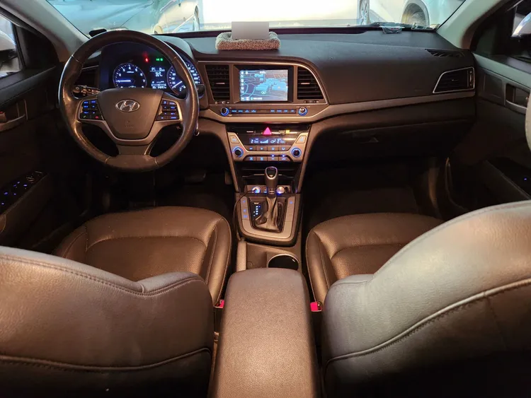Hyundai Avante AD 8