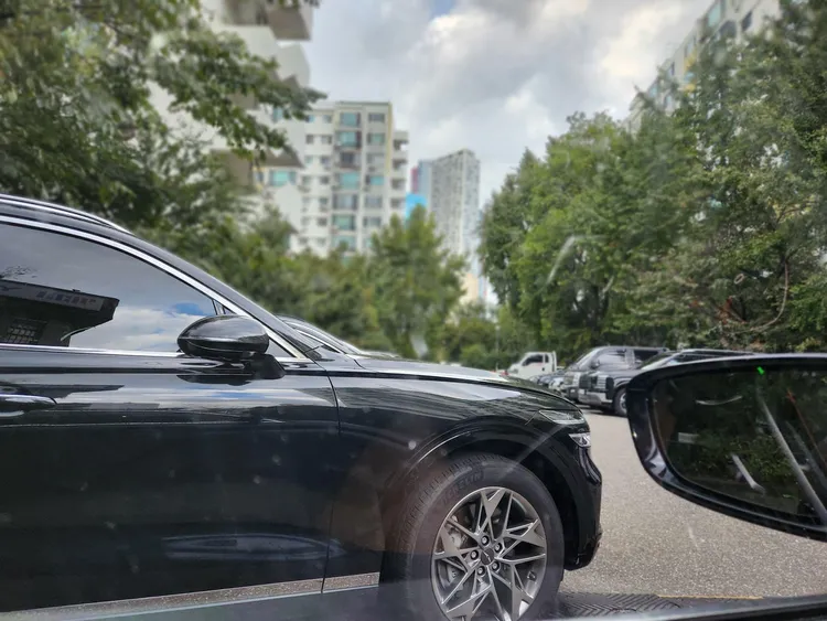 BMW 5 Series (G30) 9