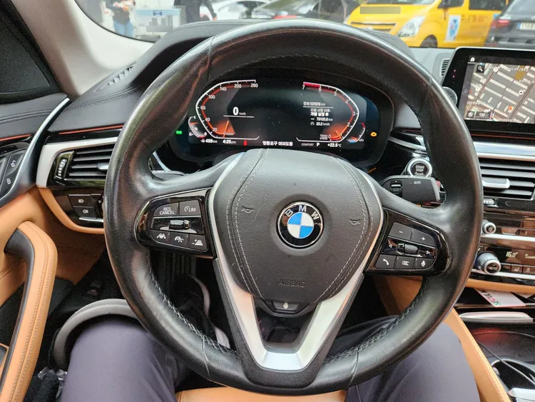 BMW 5 Series (G30) 23