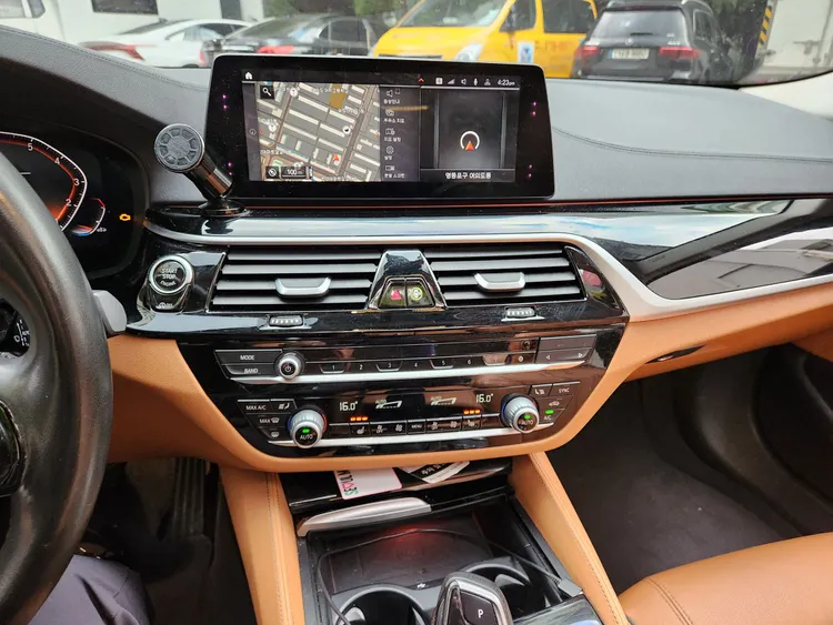 BMW 5 Series (G30) 14
