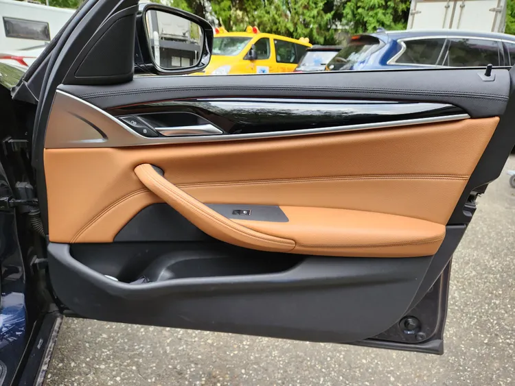 BMW 5 Series (G30) 36