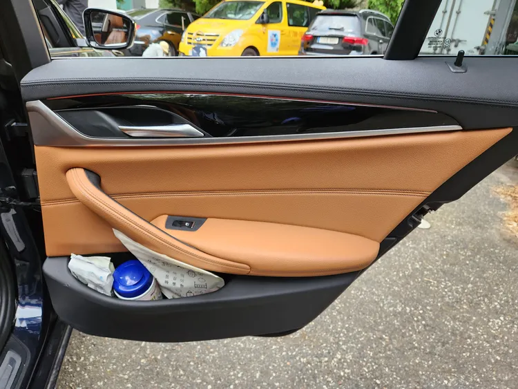 BMW 5 Series (G30) 38
