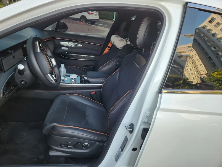 Genesis GV70 FL 12